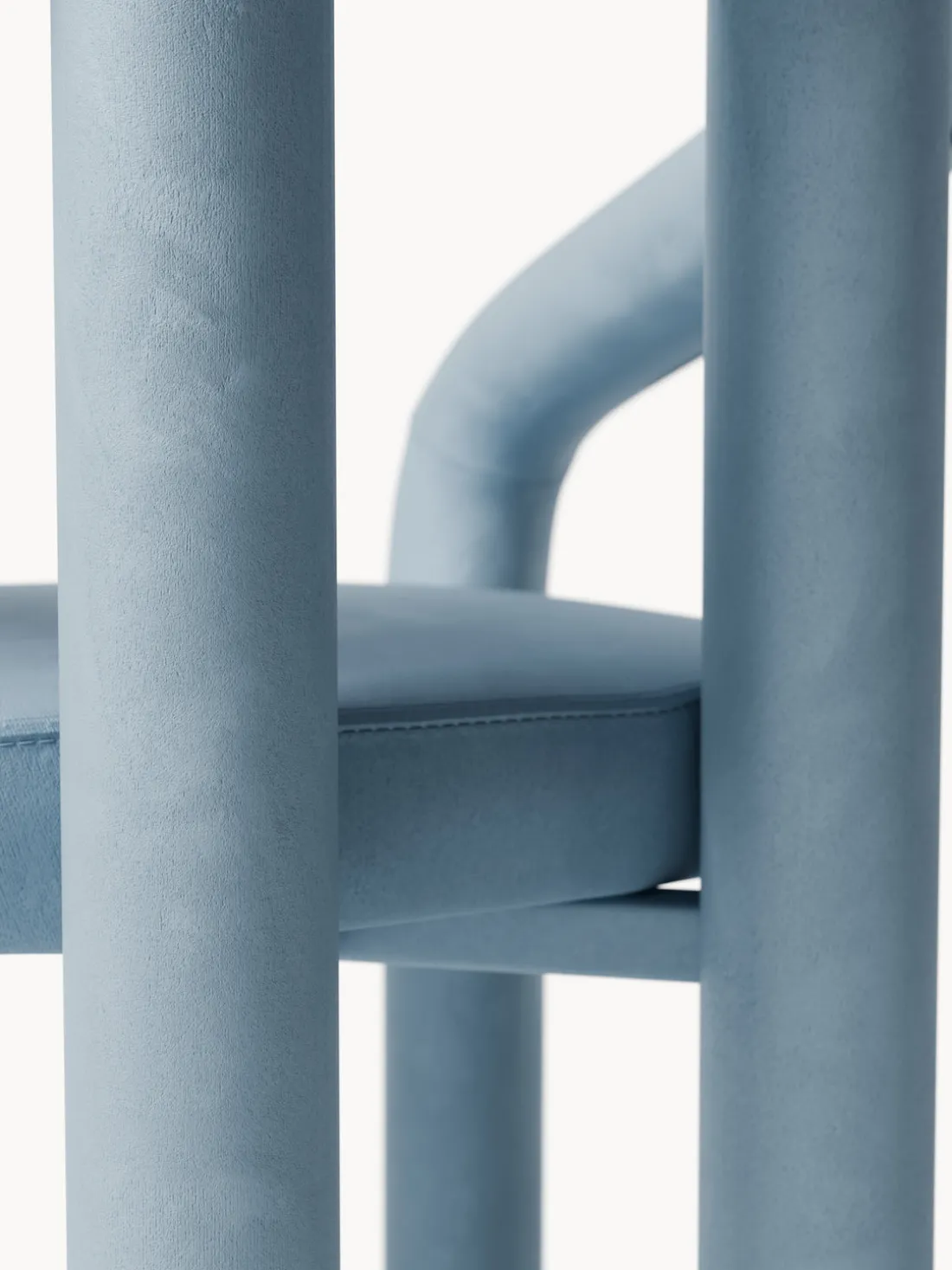 Silla con reposabrazos de terciopelo Calan