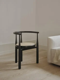 Silla con reposabrazos de madera de haya Bukowski