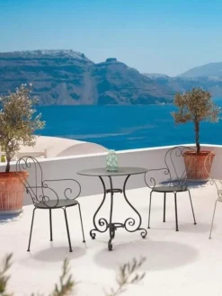 Silla con reposabrazos para exterior apilable Etienne