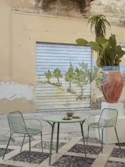 Silla con reposabrazos para exterior Hiray