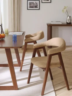 Silla con reposabrazos tapizada en tejido bouclé Nik