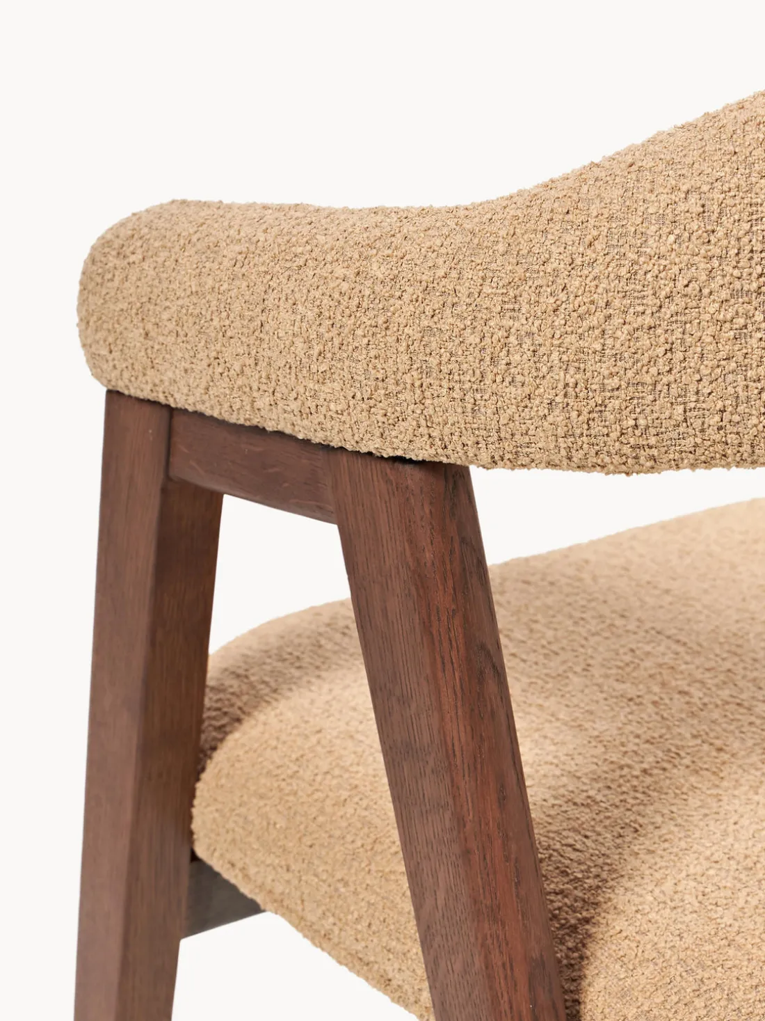 Silla con reposabrazos tapizada en tejido bouclé Nik