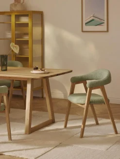 Silla con reposabrazos tapizada en tejido bouclé Nik