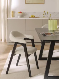 Silla con reposabrazos tapizada Nik