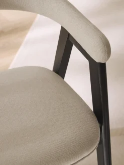 Silla con reposabrazos tapizada Nik