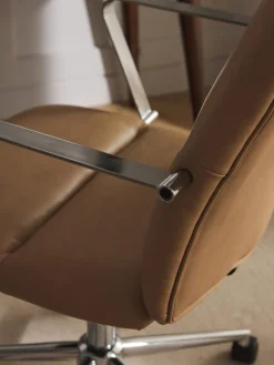 Silla de escritorio de cuero sintético con reposabrazos Reto, altura regulable