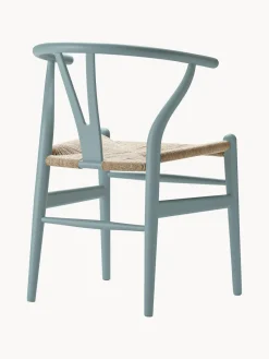 Silla de madera con asiento tejido a mano CH24
