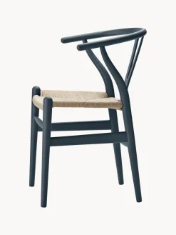 Silla de madera con asiento tejido a mano CH24