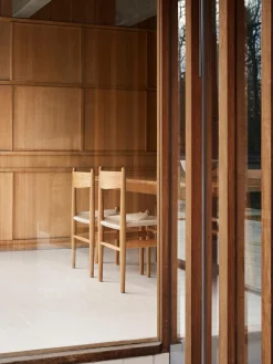 Silla de madera con asiento tejido a mano CH36