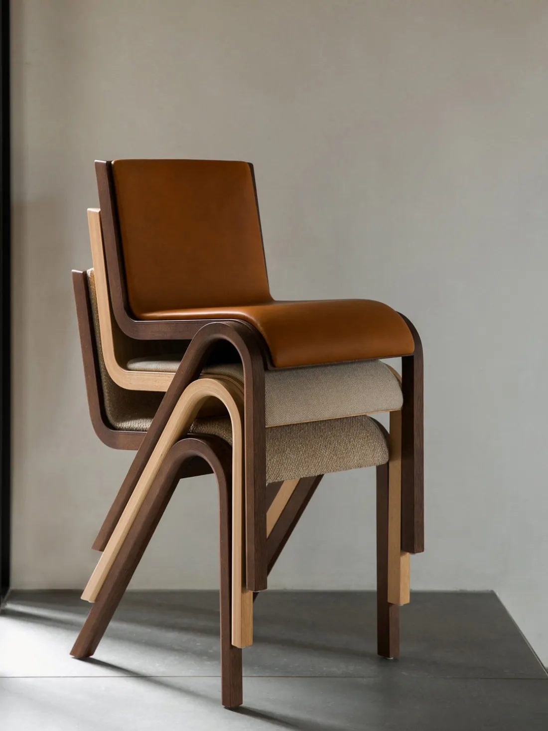 Silla de madera con asiento acolchado Ready