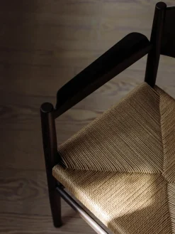 Silla de madera de haya artesanal con asiento tejido Nestor
