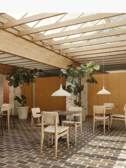 Silla de madera de roble con asiento trenzado C-Chair