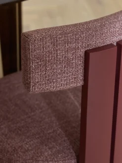 Silla de madera tapizada Katya