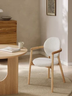 Silla de madera tapizado en tejido bouclé Maia