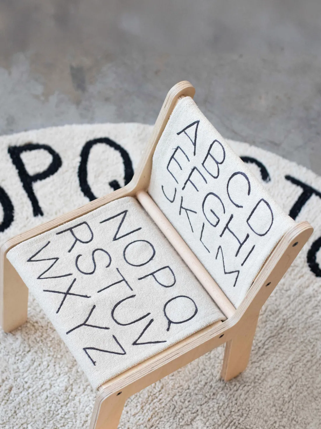 Silla infantil de madera ABC