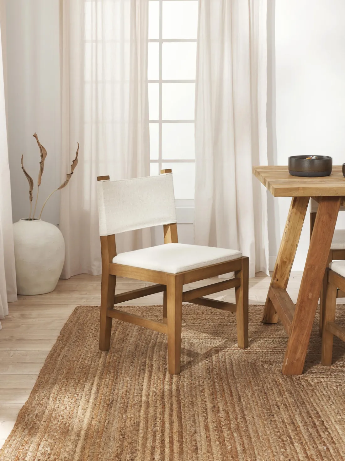 Silla tapizada de madera Liano