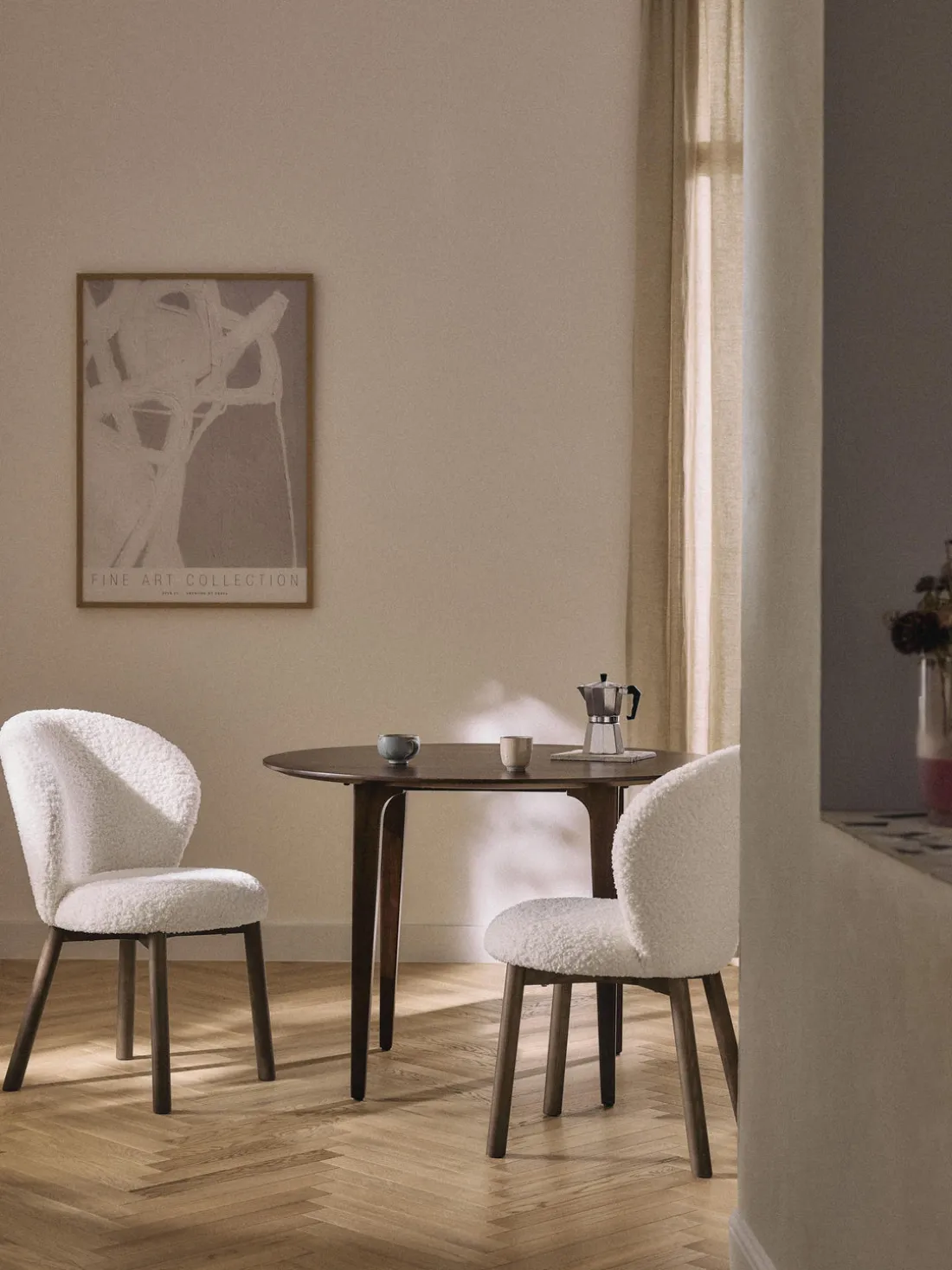 Silla tapizada en borreguillo Serena