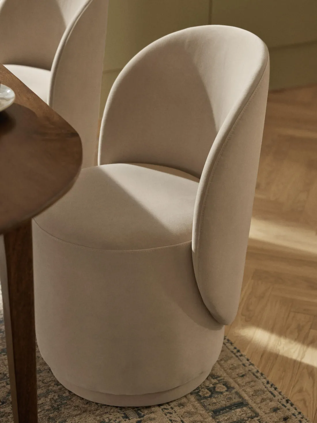 Silla tapizada en terciopelo Zeyno