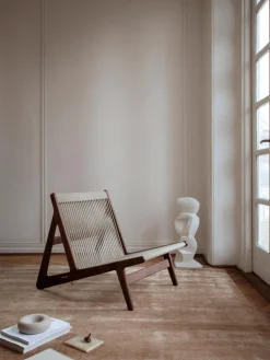 Sillón artesanal de madera de nogal con cojín de asiento MR01 Initial