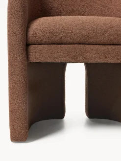 Sillón con reposabrazos en tejido bouclé Mairo