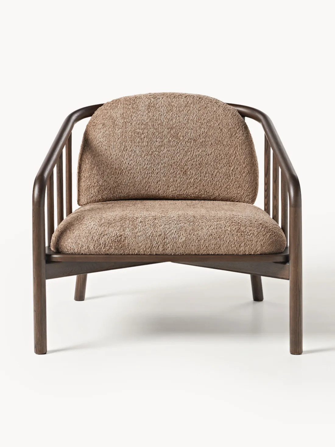 Sillón de madera de fresno con tapizado de borreguillo Balin