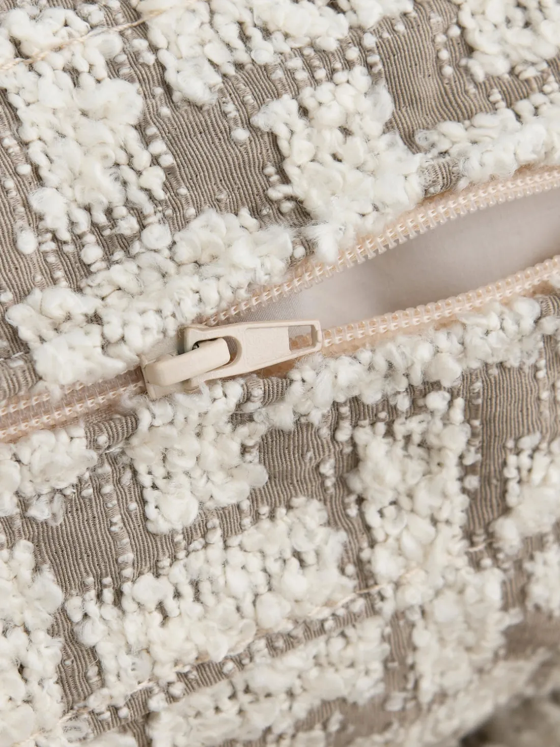 Sillón en tejido bouclé Stories