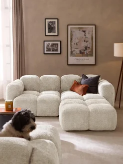Sofá modular de borreguillo bouclé con reposapiés Tayla (3 plazas)