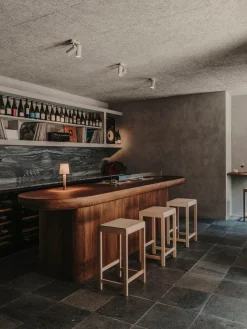 Taburete alto de madera de abedul 01