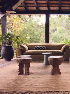 Taburete artesanal de madera de teca Carved