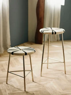 Taburete bajo Morice, negro/ivory