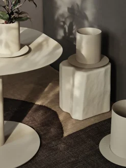 Taburete de hormigón en forma orgánica Staffa