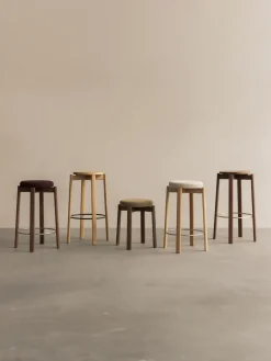 Taburete de madera de nogal Passage