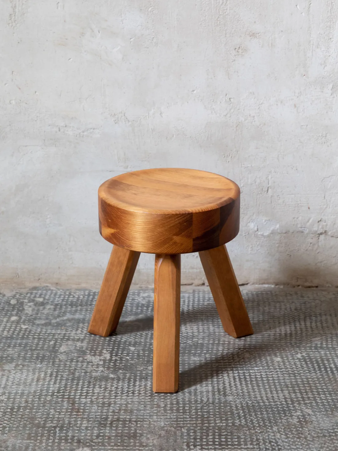 Taburete de madera de pino AML