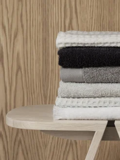 Taburete de madera de roble Avio