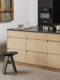 Taburete de madera de roble Avio