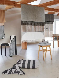 Taburete plegable de madera de roble Angle