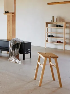Taburete plegable de madera de roble Angle