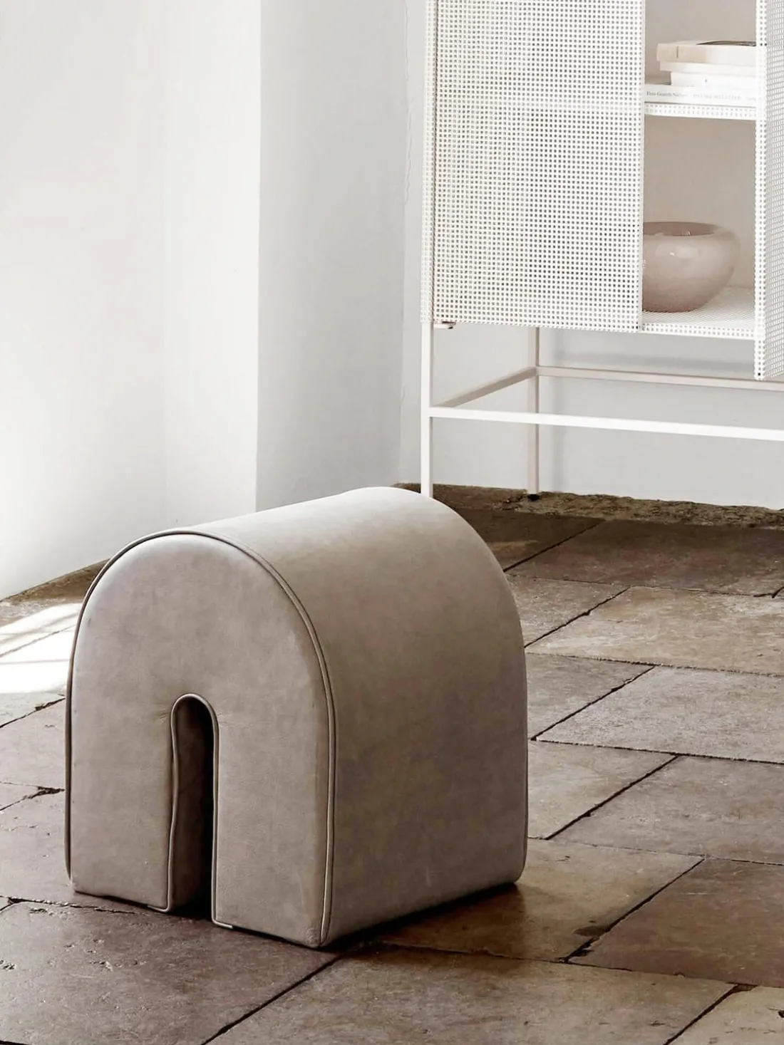 Taburete tapizado en piel de nobuck Curved