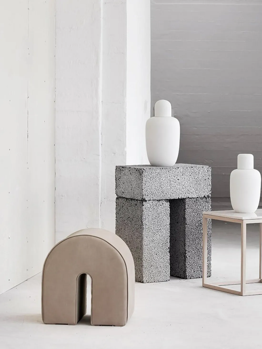 Taburete tapizado en piel de nobuck Curved