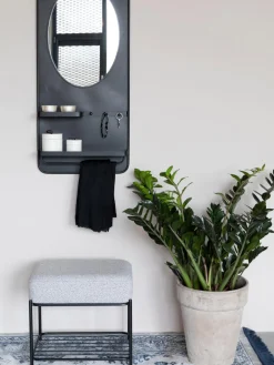 Taburete tapizado en tejido bouclé con estante Milou