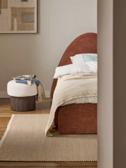 Taburete tapizado en tejido borreguillo bouclé con espacio de almacenamiento Nala