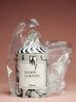 Vela perfumada artesanal Miracle (ámbar, rosa y pachulí)