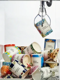 Vela perfumada artesanal Rose Rouge (cedro, gurjum y haba tonka)