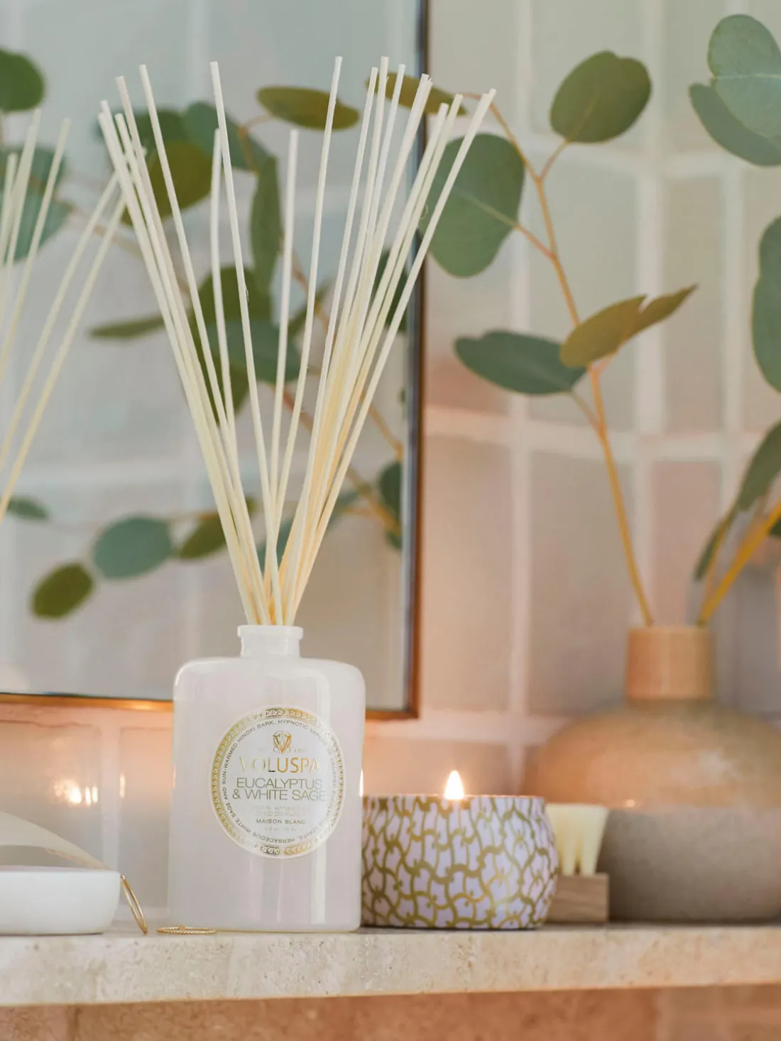 Vela perfumada artesanal Maison Blanc (eucalipto, cardamomo, salvia y corteza de hinoki)