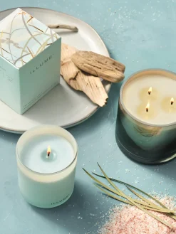 Vela perfumada de tres mechas Statement (jazmín y rocío marino salado)