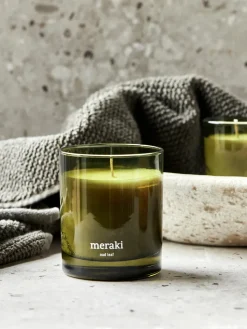 Vela perfumada Oud Leaf (rosa, madera de cedro, jazmín, iris y lirio de los valles)