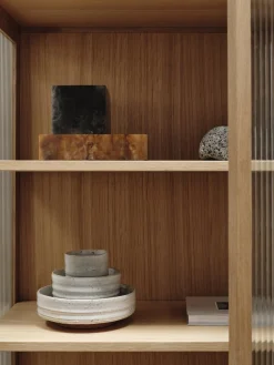 Vitrina con vidrio acanalado Reed