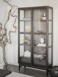 Vitrina de madera de roble con puertas correderas Hazelton