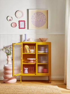 Vitrina de metal con cristal acanalado The Mixer