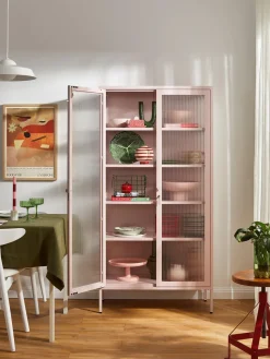 Vitrina de metal con cristal acanalado The Collector